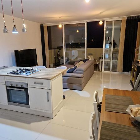 Town Pent House Apartment Luqa Exterior photo